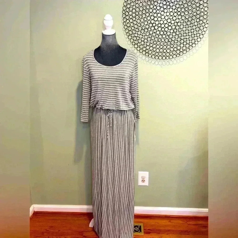 Egy - Floor length gray maxi dress 3/4 length sleeves w/pockets - Size large